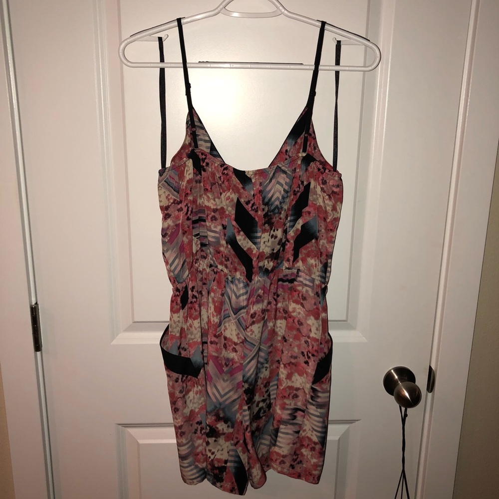 Adorable romper - Picture 2 of 5